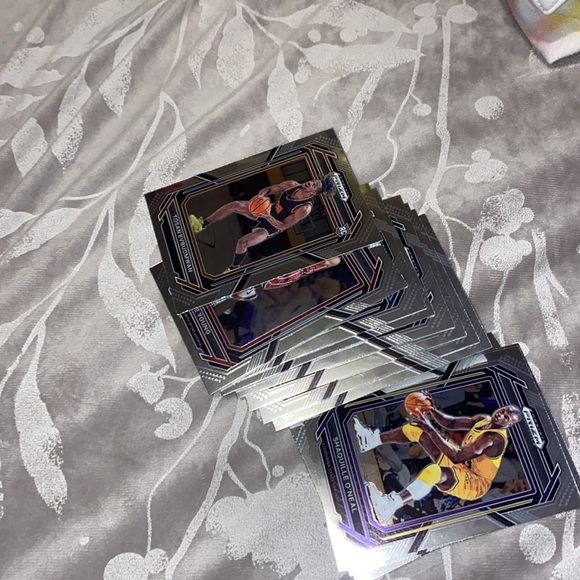 A surprise pack of 11 prism cards - Picture 2 of 2